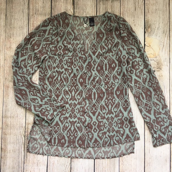 BKE Boutique Blouse Sheer V-Neck Button Front - Picture 1 of 6